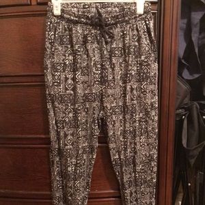Black/white printed pants